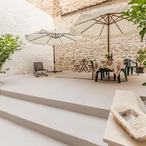 Couette-café Carlentini House